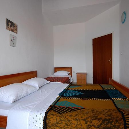 Apartments And Rooms With A Swimming Pool Kali, Ugljan - 14083 Ruang foto