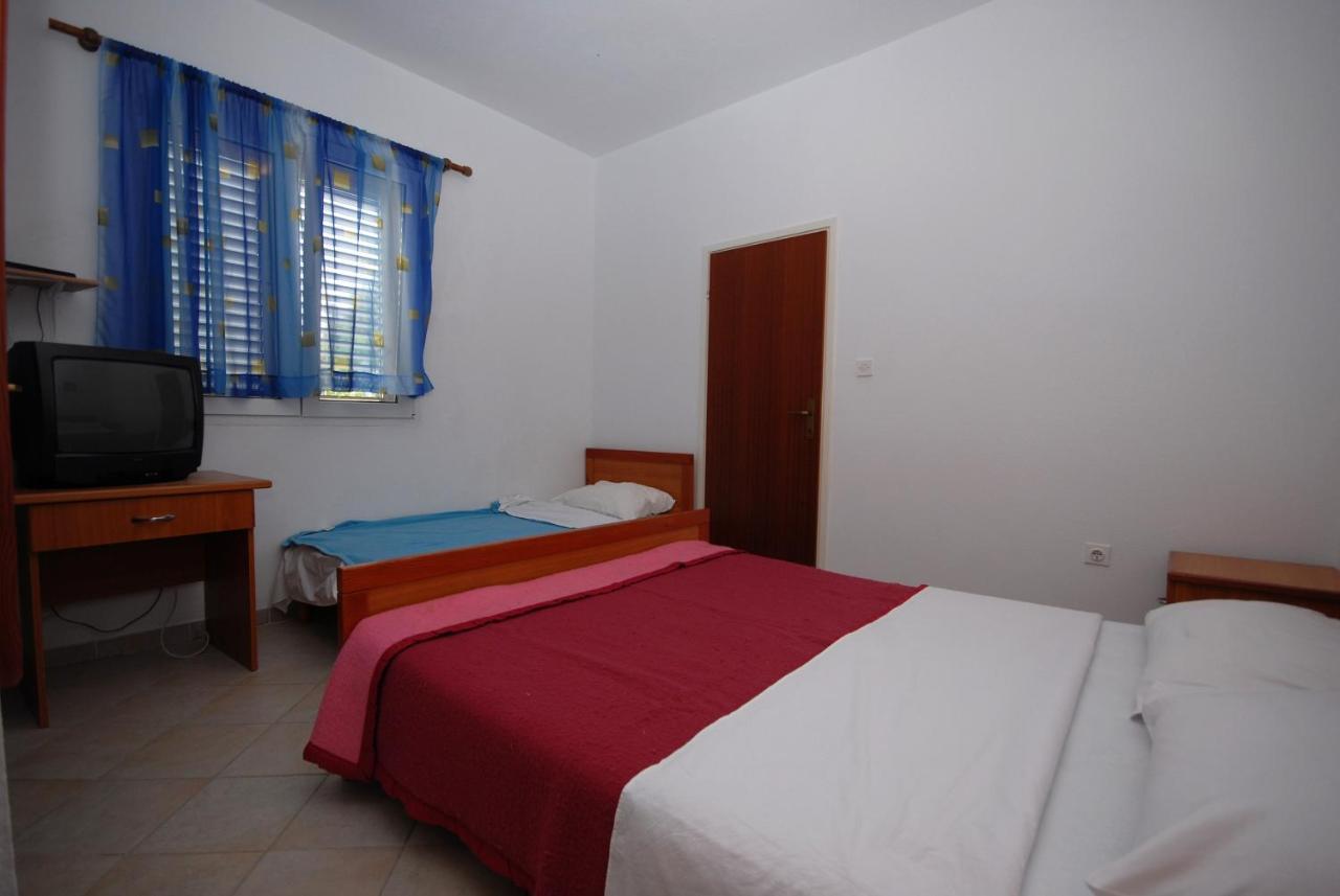 Apartments And Rooms With A Swimming Pool Kali, Ugljan - 14083 Bagian luar foto