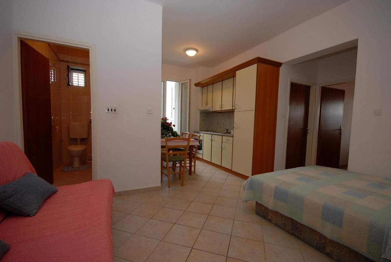 Apartments And Rooms With A Swimming Pool Kali, Ugljan - 14083 Bagian luar foto