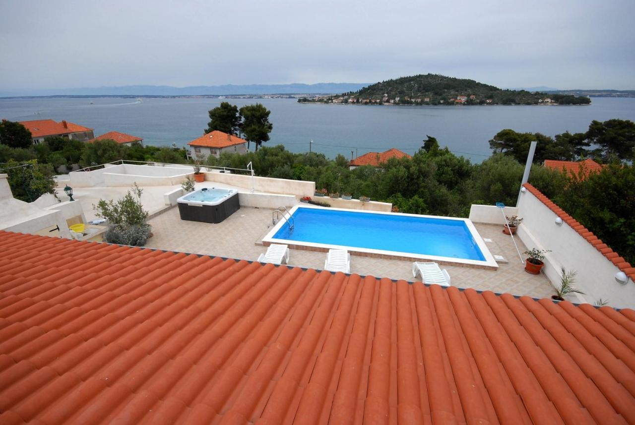 Apartments And Rooms With A Swimming Pool Kali, Ugljan - 14083 Bagian luar foto