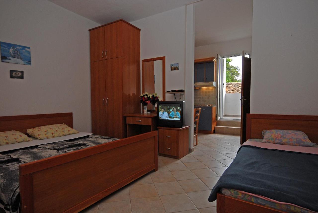 Apartments And Rooms With A Swimming Pool Kali, Ugljan - 14083 Bagian luar foto