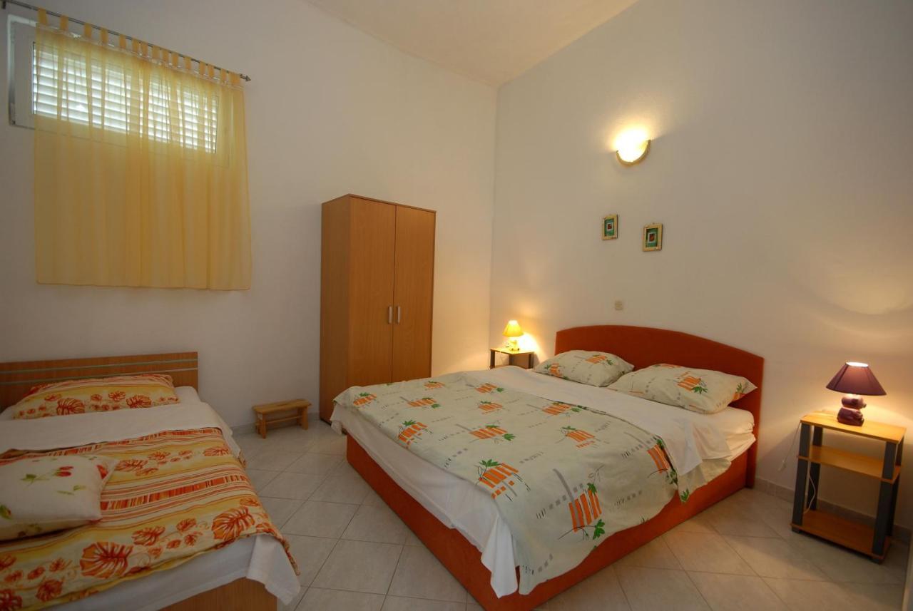 Apartments And Rooms With A Swimming Pool Kali, Ugljan - 14083 Bagian luar foto
